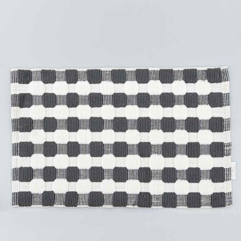 Tapis damier gris et blanc