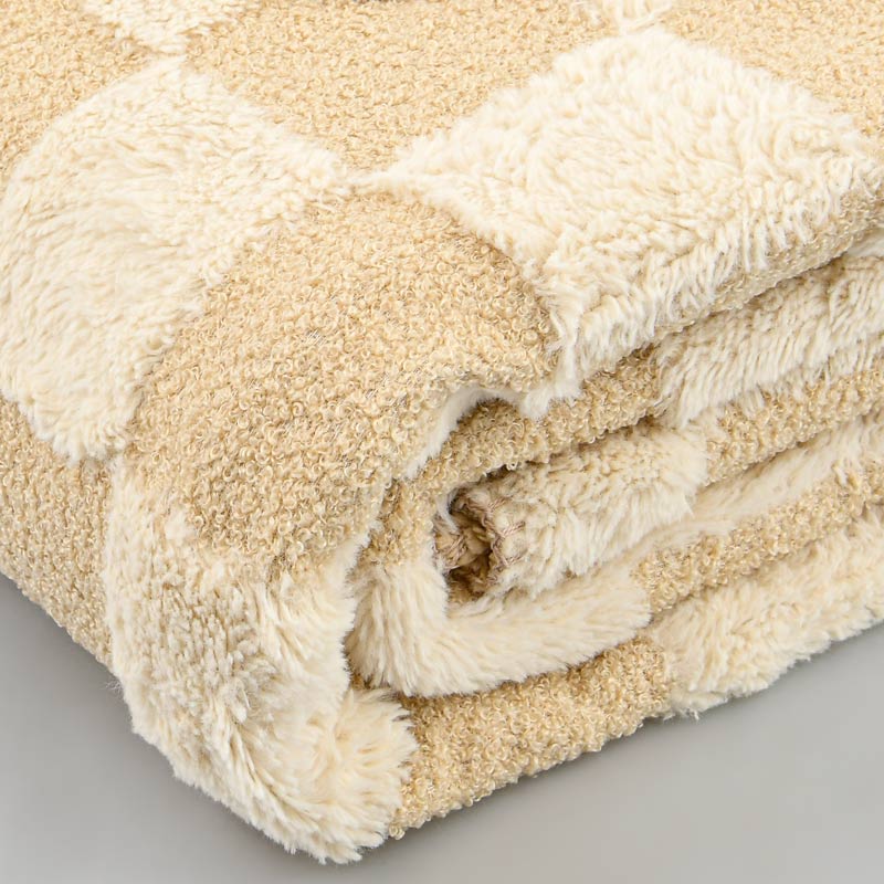 Plaid 'Damier' bouclettes imitation fourrure 