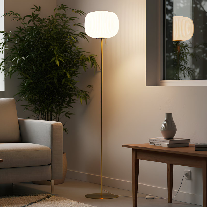 Lampadaire 'Albane' blanc et doré en métal 