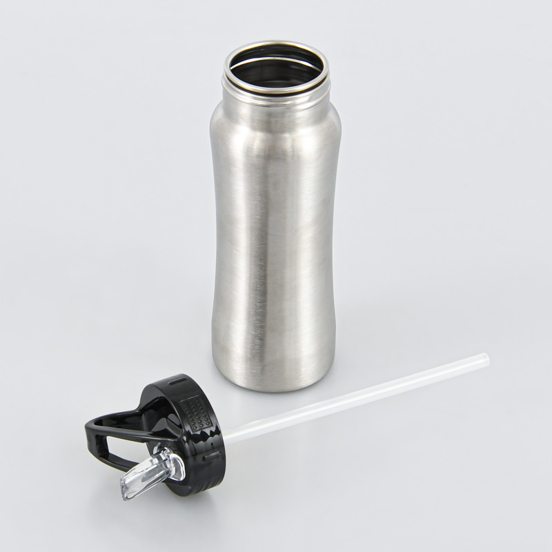 Bouteille avec paille