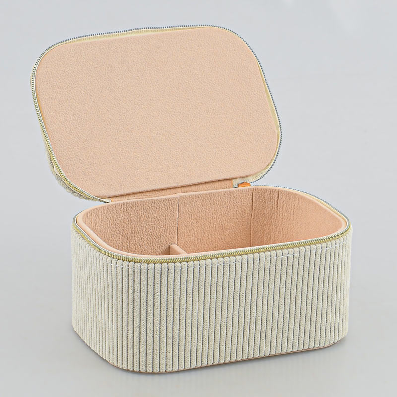 Boîte à bijoux effet velours côtelé blanche 