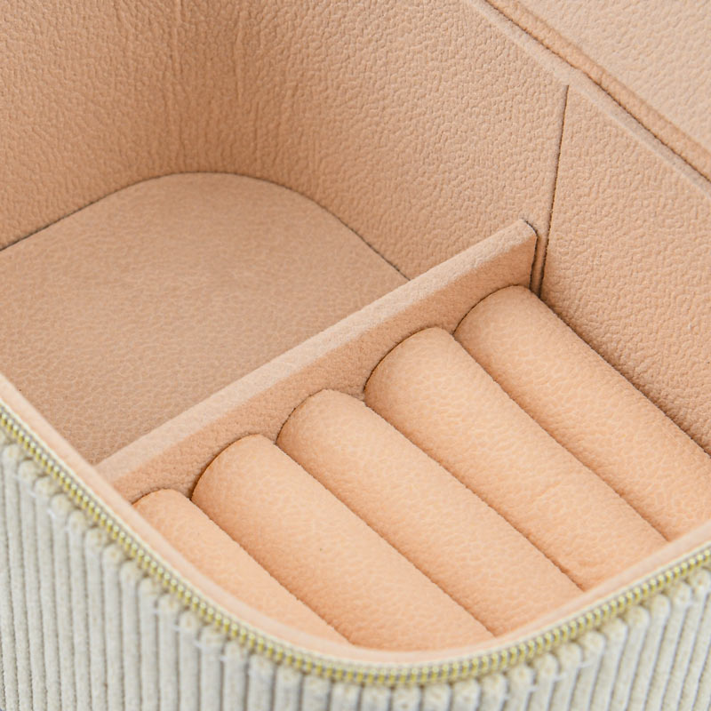 Boîte à bijoux effet velours côtelé blanche 