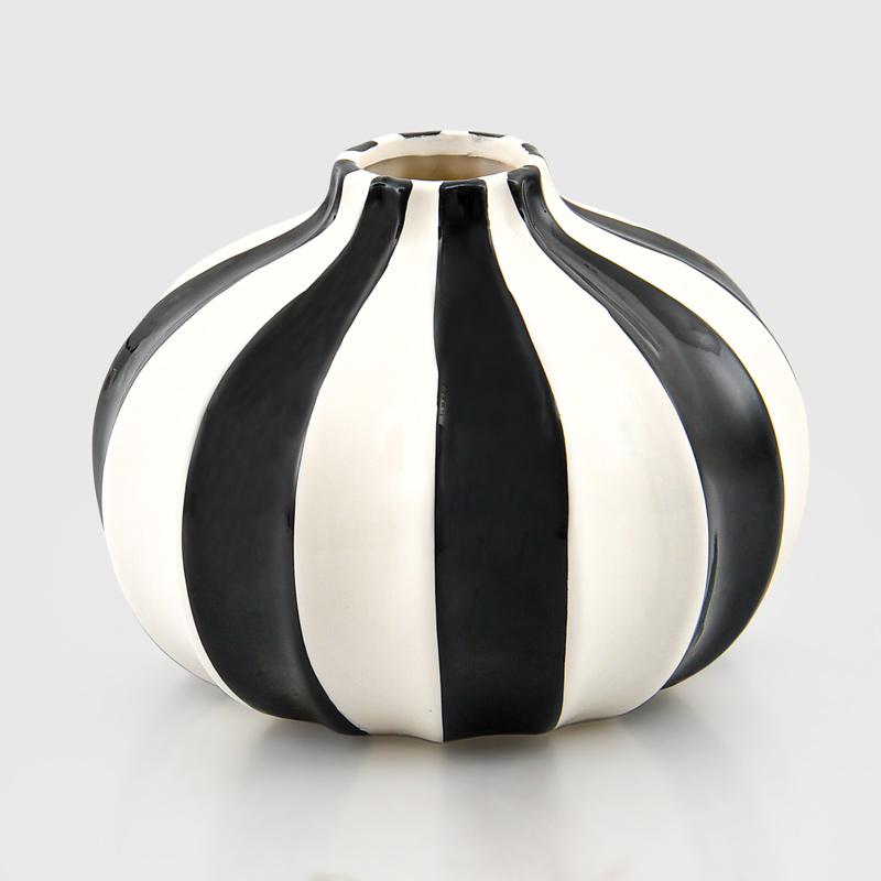 Vase boule 'Pop' noir et blanc 