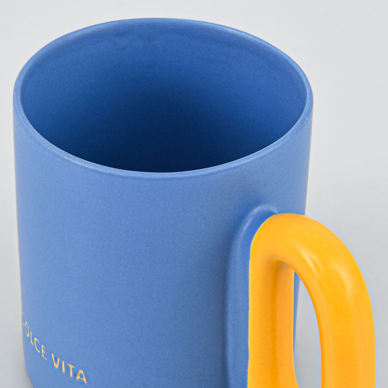 Mug droit coloré 'Dolce Vita' bleu et jaune