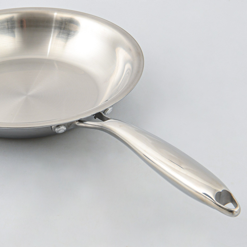 Poêle 'Hera' couleur inox triple fond 