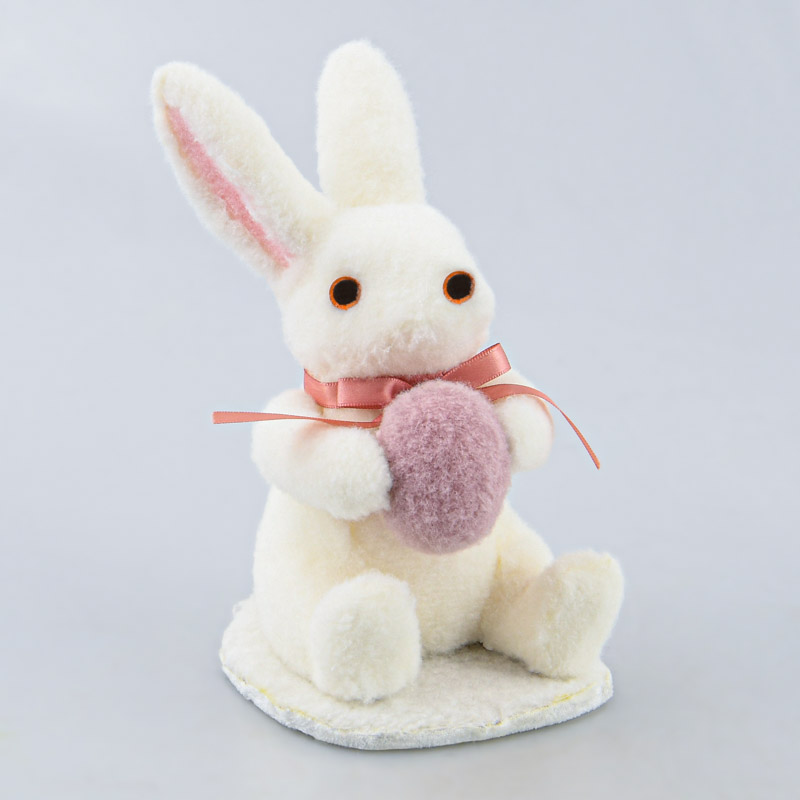 Lapin avec oeufs à poser