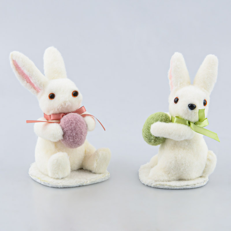 Lapin avec oeufs à poser