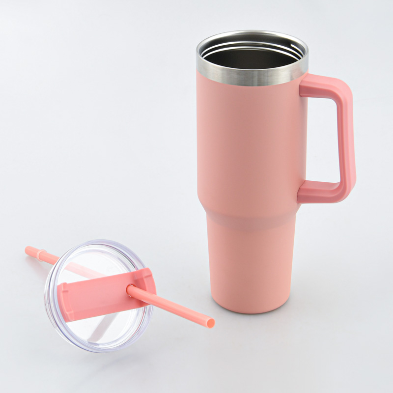 Mug avec paille 
