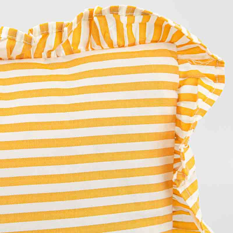 Coussin 'Judy' à volants et lignes jaunes