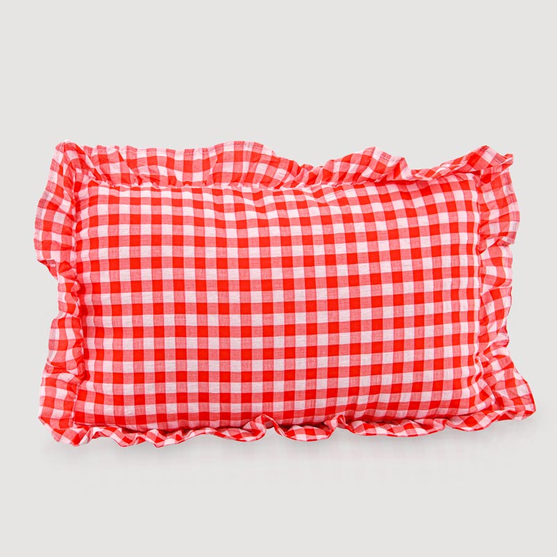 Coussin 'Marquise' imprimé vichy rouge volants