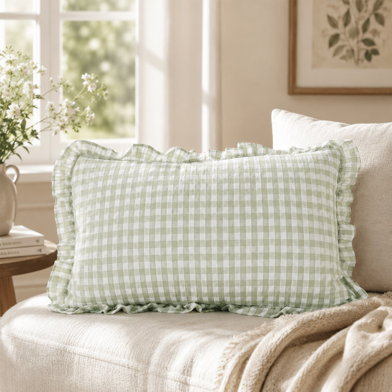 Coussin 'Marquise' imprimé vichy vert volants