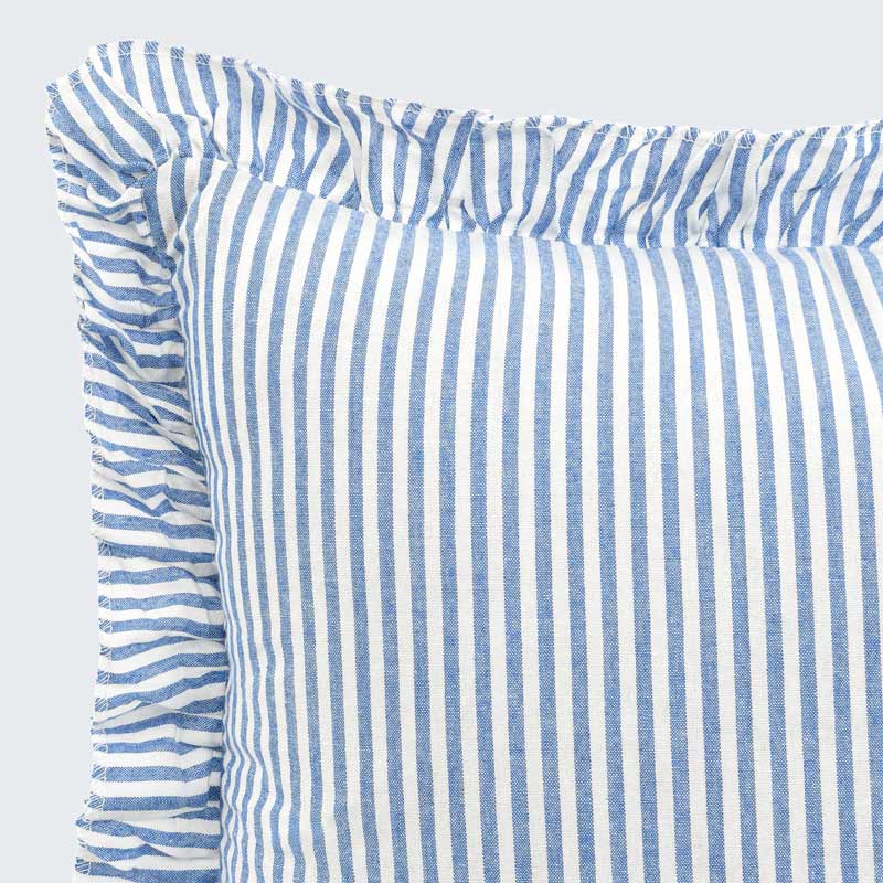 Coussin rayé à volants 'Clea' bleu