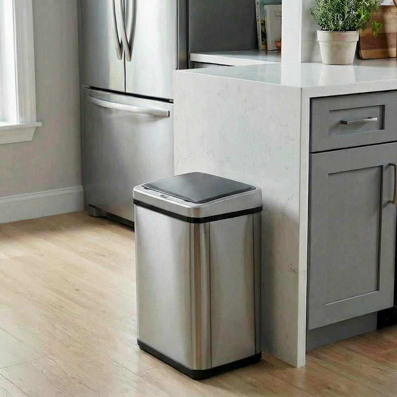 Poubelle à ouverture automatique argent 40L