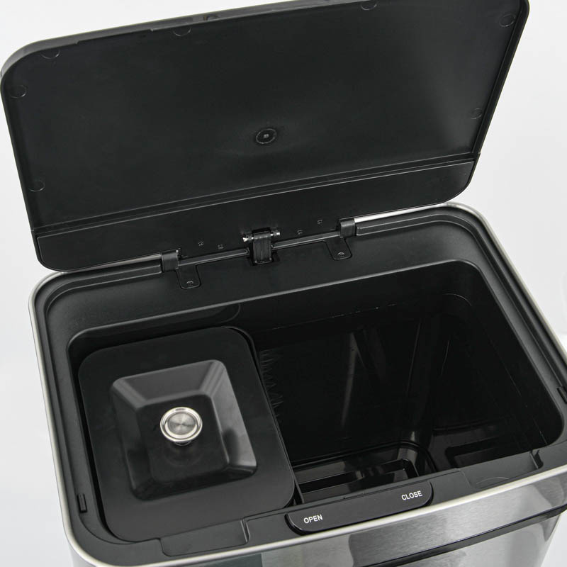 Poubelle à ouverture automatique argent 61L