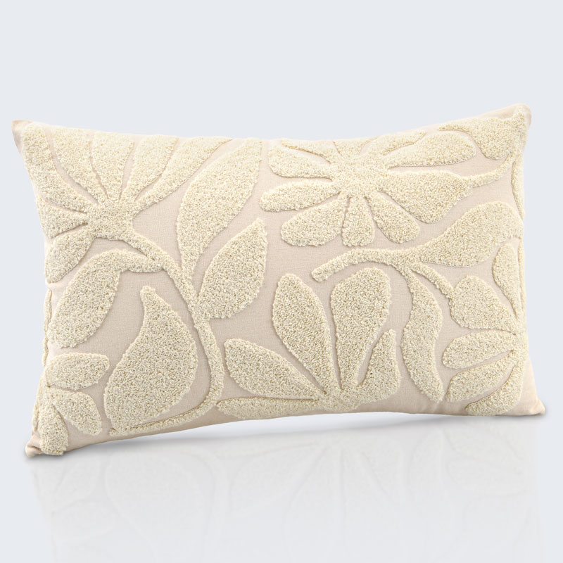 Coussin tufté fleuri écru