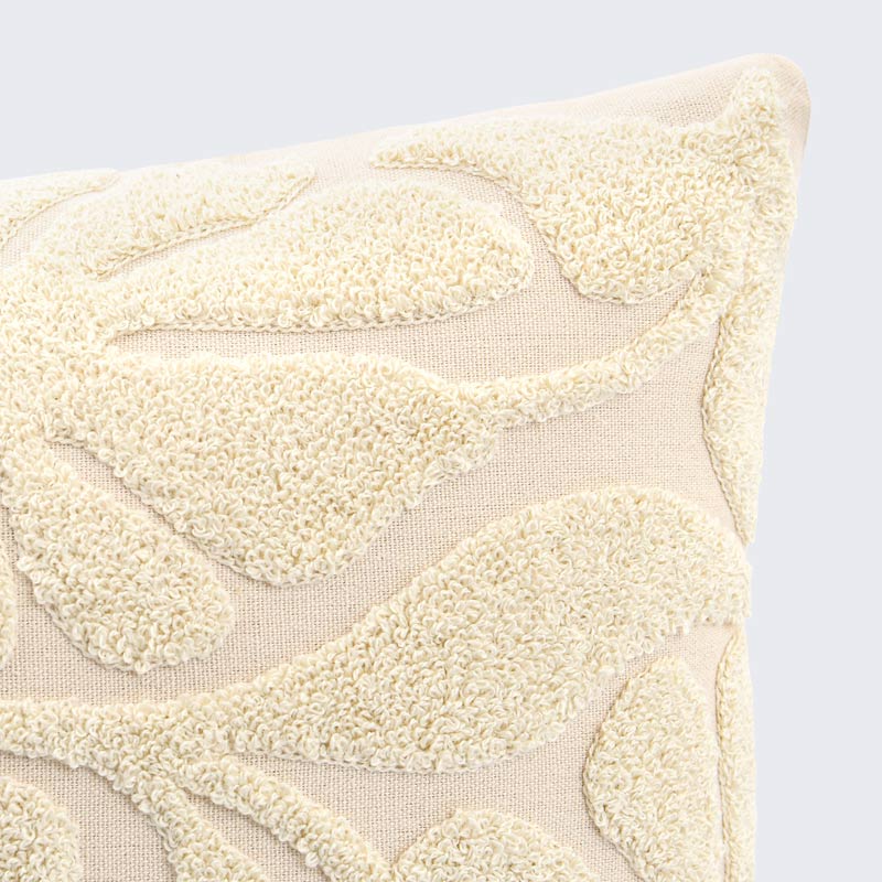 Coussin tufté fleuri écru