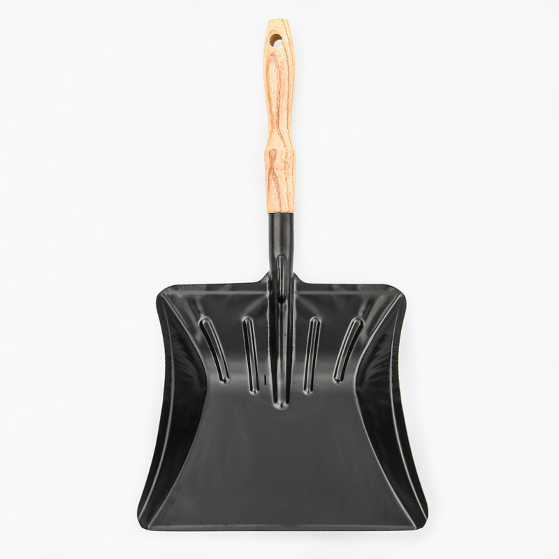 Pelle métal avec manche en bois