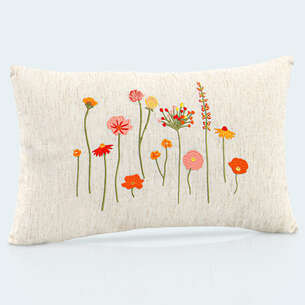 Coussin brodé fleurs écru