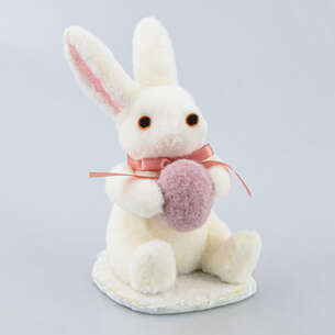 Lapin avec oeufs à poser